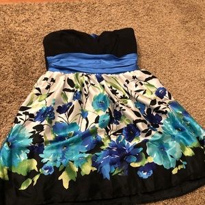 Beautiful dress only worn twice!